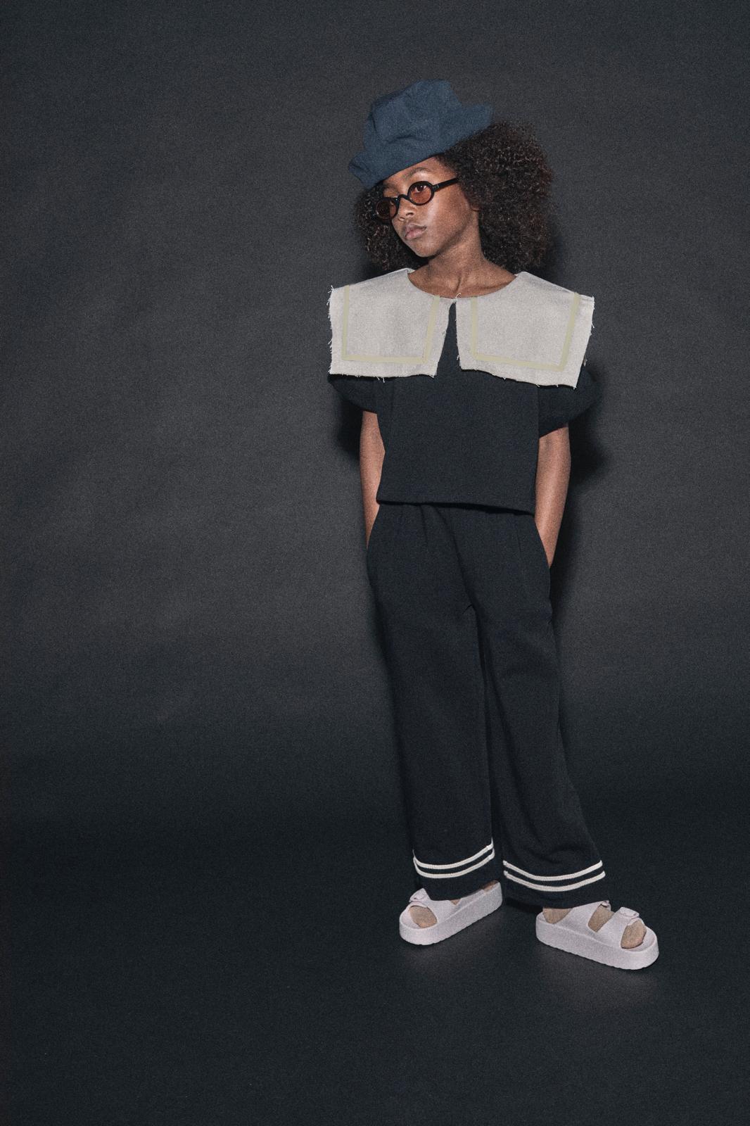 Odissey Crop Sweatshirt Black